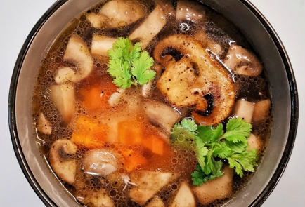 Фото шага рецепта Куриный суп с грибами 175405 шаг 12  