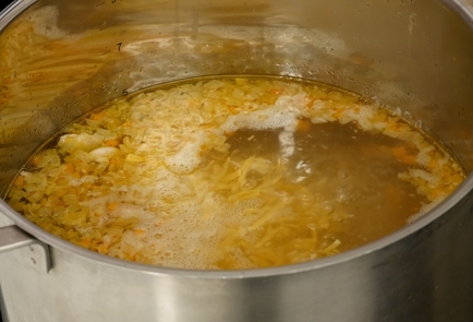 Фото шага рецепта Куриный суп с лапшой 114698 шаг 5  