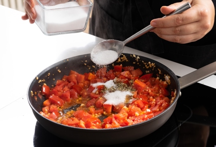Фото шага рецепта Курник с курицей сыром и помидорами 139928 шаг 7  