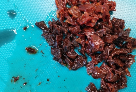 Фото шага рецепта Кускус с маслинами и вялеными томатами 173397 шаг 6  