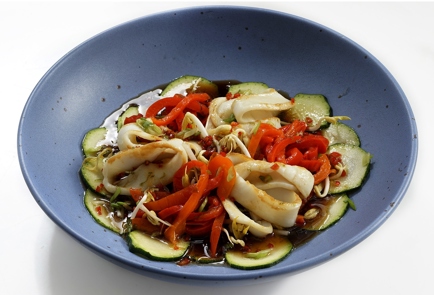 Фото шага рецепта Легкий салат с кальмарами 153149 шаг 14  