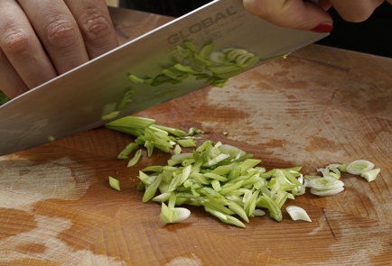 Фото шага рецепта Легкий салат с кальмарами 153149 шаг 6  