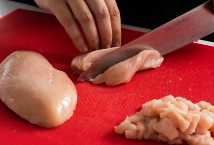 Фото шага рецепта Лодочки с курицей сельдереем и перепелиным яйцом 151013 шаг 2  