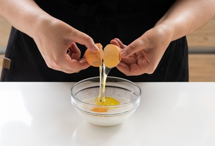 Фото шага рецепта Лодочки с курицей сельдереем и перепелиным яйцом 151013 шаг 6  