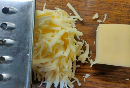 Фото шага рецепта Лоранский пирог на слоеном тесте с курицей и грибами 189265 шаг 16