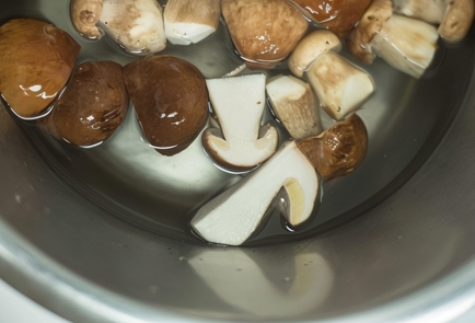 Фото шага рецепта Маринованные белые грибы 138557 шаг 3  