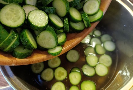 Фото шага рецепта Маринованные огурцы пофински с болгарским перцем 190835 шаг 11  