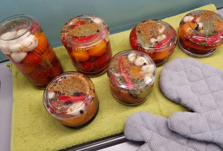 Фото шага рецепта Маринованные помидоры 190886 шаг 9  