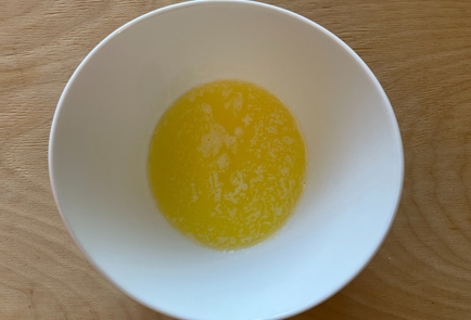 Фото шага рецепта Мидии в томатносливочном соусе с сыром и пастой 174086 шаг 2  