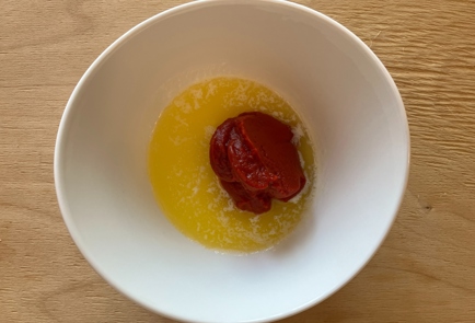 Фото шага рецепта Мидии в томатносливочном соусе с сыром и пастой 174086 шаг 3  