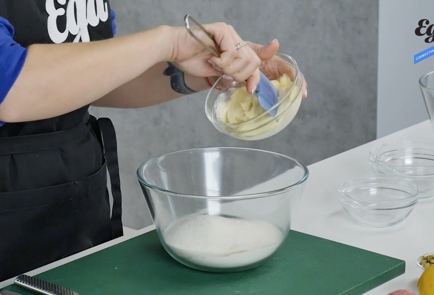 Фото шага рецепта Миндальный кекс с творожным кремом 136764 шаг 1  