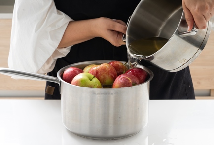 Фото шага рецепта Моченые яблоки с кардамоном и имбирем 151341 шаг 6  