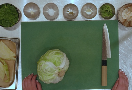 Фото шага рецепта Молодая капуста с креветками йогуртом и травами 153082 шаг 1  