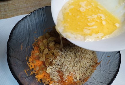 Фото шага рецепта Морковные кексы 190746 шаг 10  