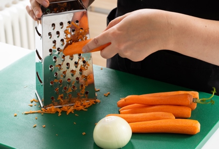 Фото шага рецепта Морковные оладьи с зирой и кориандром 139898 шаг 1  