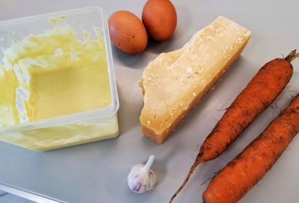 Фото шага рецепта Морковный салат с сыром и яйцом 140173 шаг 1  