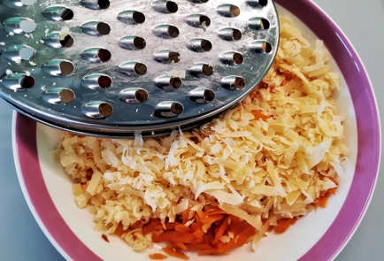 Фото шага рецепта Морковный салат с сыром и яйцом 140173 шаг 4  