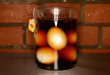 Фото шага рецепта Мраморные яйца 17870 шаг 3  