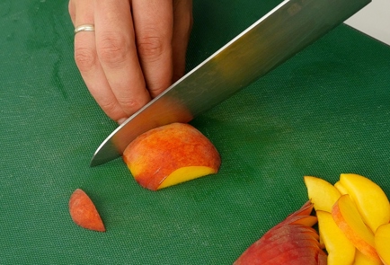 Фото шага рецепта Мусс из авокадо с персиками и базиликом 93386 шаг 1  