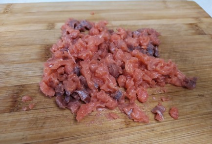 Фото шага рецепта Начинка для тарталеток с красной рыбой и творожным сыром 190881 шаг 3  