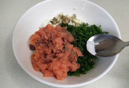 Фото шага рецепта Начинка для тарталеток с красной рыбой и творожным сыром 190881 шаг 7  