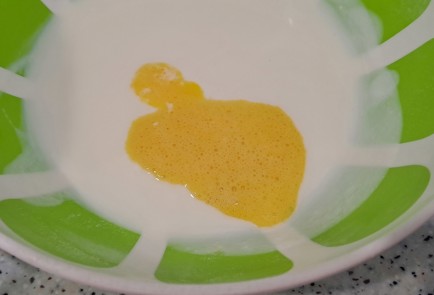 Фото шага рецепта Наливной пирог на кефире с яйцом сыром и зеленью 186596 шаг 11  