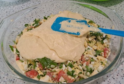 Фото шага рецепта Наливной пирог на кефире с яйцом сыром и зеленью 186596 шаг 17  