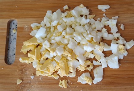 Фото шага рецепта Наливной пирог на кефире с яйцом сыром и зеленью 186596 шаг 2  