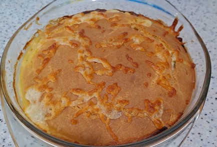 Фото шага рецепта Наливной пирог на кефире с яйцом сыром и зеленью 186596 шаг 20  
