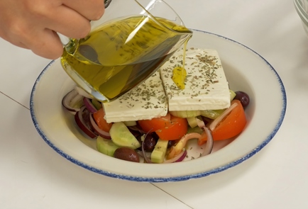 Фото шага рецепта Настоящий греческий салат 30893 шаг 10  