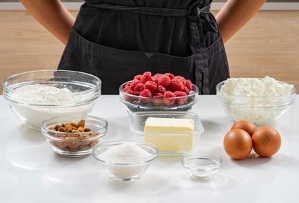 Фото шага рецепта Насыпной пирог с творогом и ягодами 186764 шаг 1  