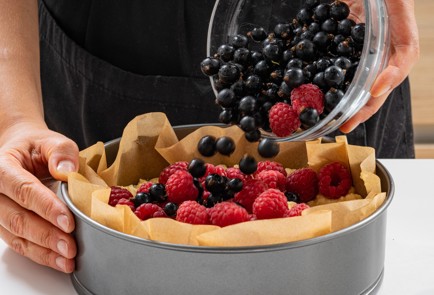 Фото шага рецепта Насыпной пирог с творогом и ягодами 186764 шаг 9  