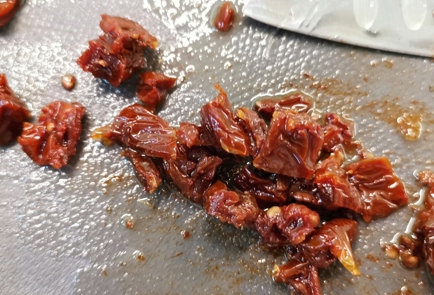 Фото шага рецепта Нежные сливочносырные лисички с вялеными томатами 152647 шаг 12  