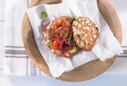 Фото шага рецепта Немецкий бутерброд с вяленым мясом 151036 шаг 2  
