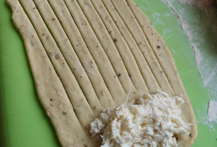 Фото шага рецепта Несладкие булочки с песто и сыром 174852 шаг 9  