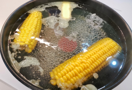 Фото шага рецепта Нежная кукуруза варенная в сливочном масле 151348 шаг 6  