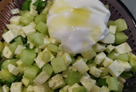 Фото шага рецепта Нежный салат с адыгейским сыром 173689 шаг 9  