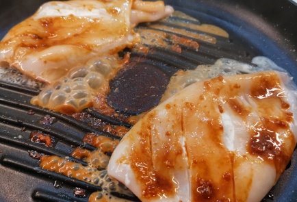 Фото шага рецепта Нежный сливочный кальмар на сковороде гриль 152651 шаг 8  