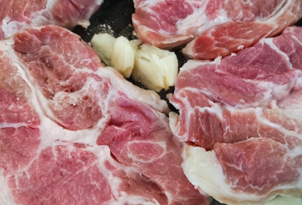 Фото шага рецепта Нежный стейк из свиной шеи 174868 шаг 5  