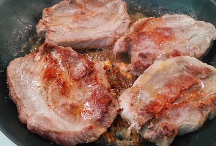 Фото шага рецепта Нежный стейк из свиной шеи 174868 шаг 8  