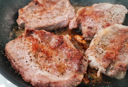 Фото шага рецепта Нежный стейк из свиной шеи 174868 шаг 9  
