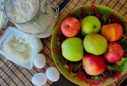 Фото шага рецепта Оладьи из яблок с творогом 174626 шаг 1  