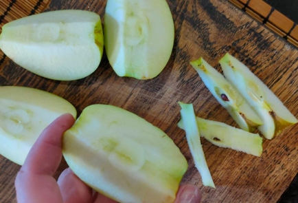 Фото шага рецепта Оладьи из яблок с творогом 174626 шаг 2  