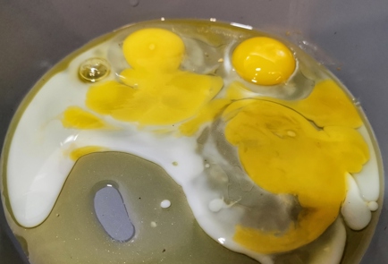 Фото шага рецепта Острая брускетта с перепелиными яйцами 173720 шаг 2  