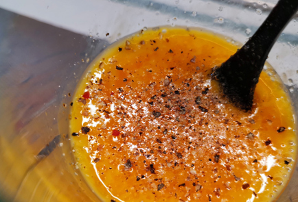 Фото шага рецепта Острая сырная яичница с луком и помидорами 152015 шаг 3  