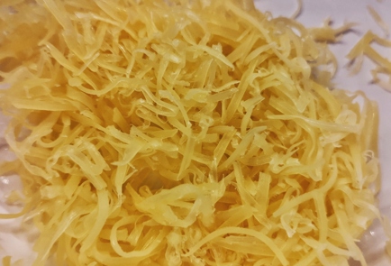 Фото шага рецепта Острые чипсы из козьего сыра 173360 шаг 2  