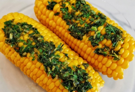 Фото шага рецепта Отварная кукуруза со сливочным маслом и зеленью 174658 шаг 12  