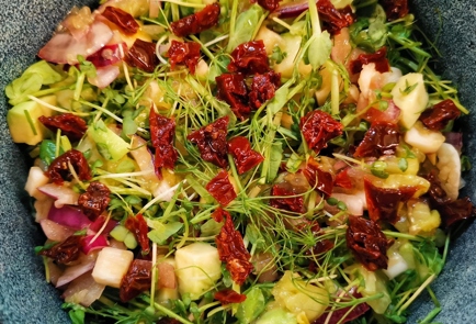 Фото шага рецепта Овощной салат с микрозеленью 173430 шаг 10  