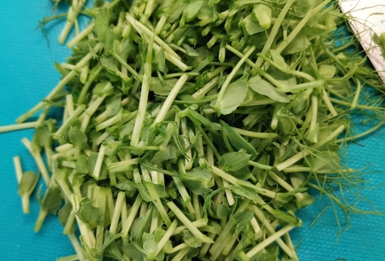Фото шага рецепта Овощной салат с микрозеленью 173430 шаг 7  