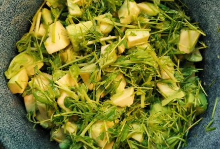 Фото шага рецепта Овощной салат с микрозеленью 173430 шаг 8  